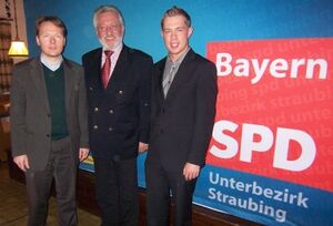 Reinhold Perlak mit den beiden jungen SPD-Kandidaten zur Europa- und Bundestagswahl, Christian Flisek und Michael Adam