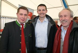 v.l.: Landrat Michael Adam aus Regen, Vorsitzender Martin Kreutz, Stellv. Ortsvorsitzender Heinz Kaiser in Vilshofen