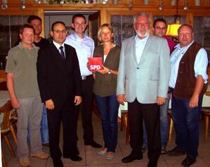 MdEP Ertug (3. v.l.), MdL Perlak (3. v.re.), Kreisvorsitzender Heinz Uekermann (li.) & Martin Kreutz (4.v.l.)
