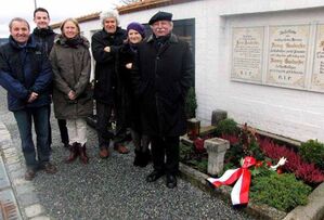 Ehepaar Ackerl (re.), Franz Graf (3.v.re) Madlen Melzer, Marktrat Kreutz sowie Gandorfer Enkel Burghard Gandorf