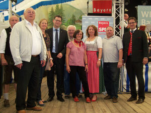 links: Stellv. Ortsvorsitzender Kaiser Heinz, 4.v.l Schäfer-Gümbel, rechts Landesvorsitzender Pronold