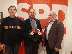 Foto: R. Murr-Anzenberger, Von links: Dr. Otto Heitzer ÜPWG, Bürgermeisterkandidat Matthias Amann, Josef Anzenberger