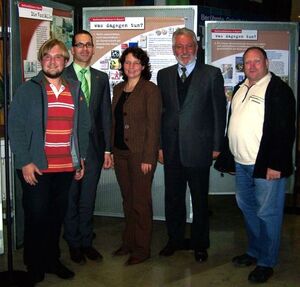 Beim Ausstellungsbesuch: Juso-Vorsitzender Schäfer, Johannes Faden, Ruth Müller, MdL Perlak und Rainer Pasta (v.l.n.r)